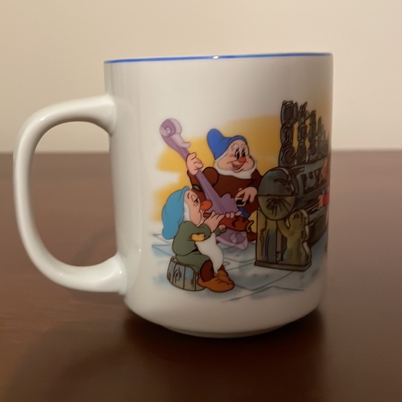 Vintage Made in Japan Disneyland / Walt Disney World Snow White & 7 Dwarves Mug - Picture 4 of 12